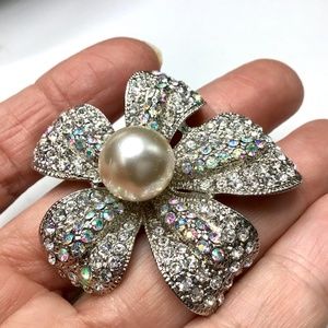 🌺Vintage Crystal Pave and Pearl Brooch